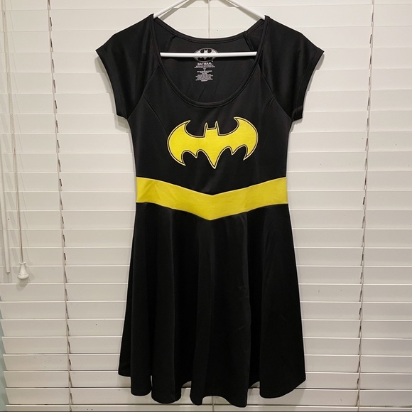 Dresses & Skirts - Batman Black Fit Dress. Size: M.